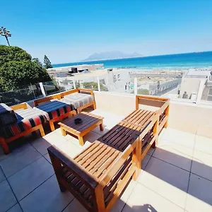 Homestay 2whitewaters, Bloubergstrand